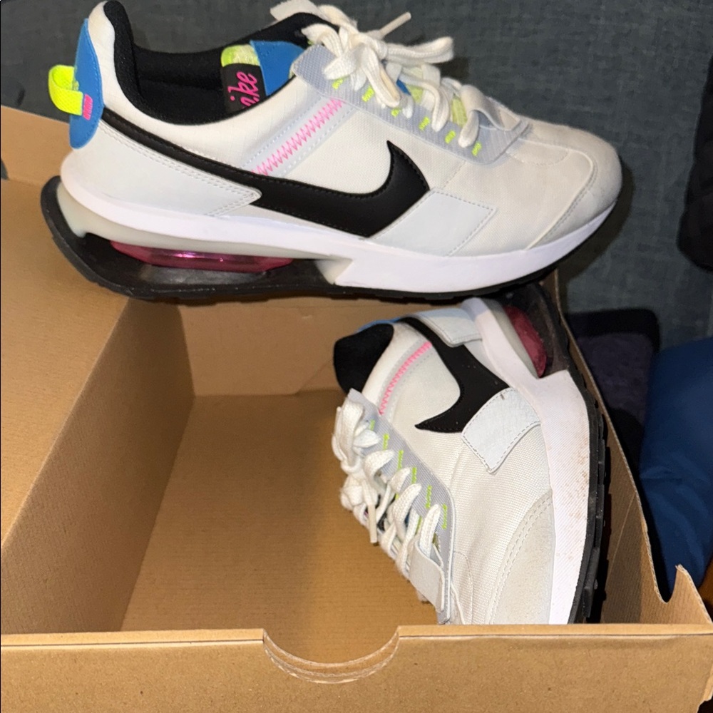 Nike Air Max Pre-day women’s 12, men’s 10.5